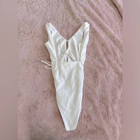 PRETTY LITTLE THING White Cut Out Adjustable String Swimsuit - Picture 4 of 5